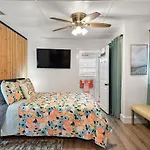 Orange Blossom Place-Walk To Shops Bars & Food
