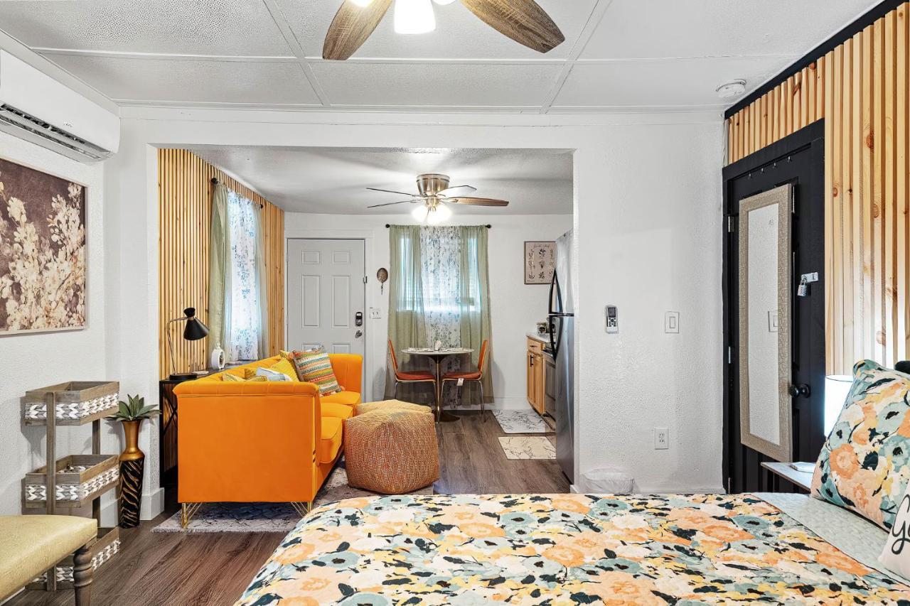 Holiday home Orange Blossom Place-walk To Shops Bars & Food *