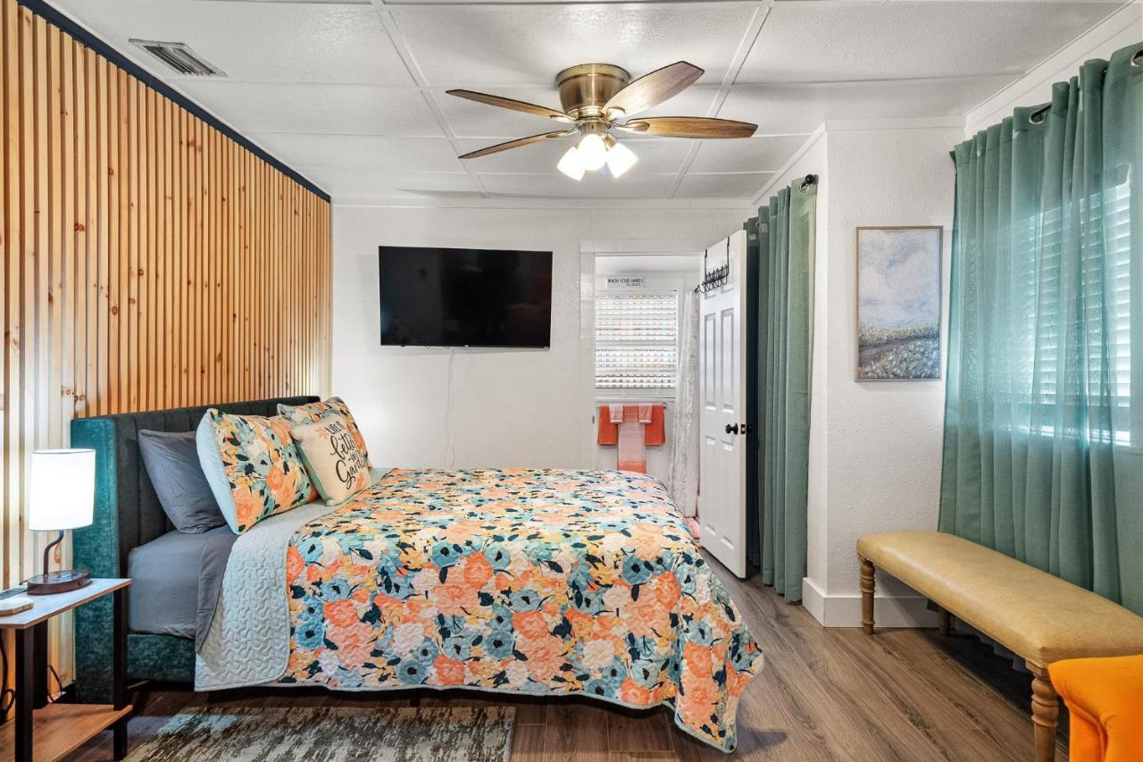 Holiday home Orange Blossom Place-walk To Shops Bars & Food *